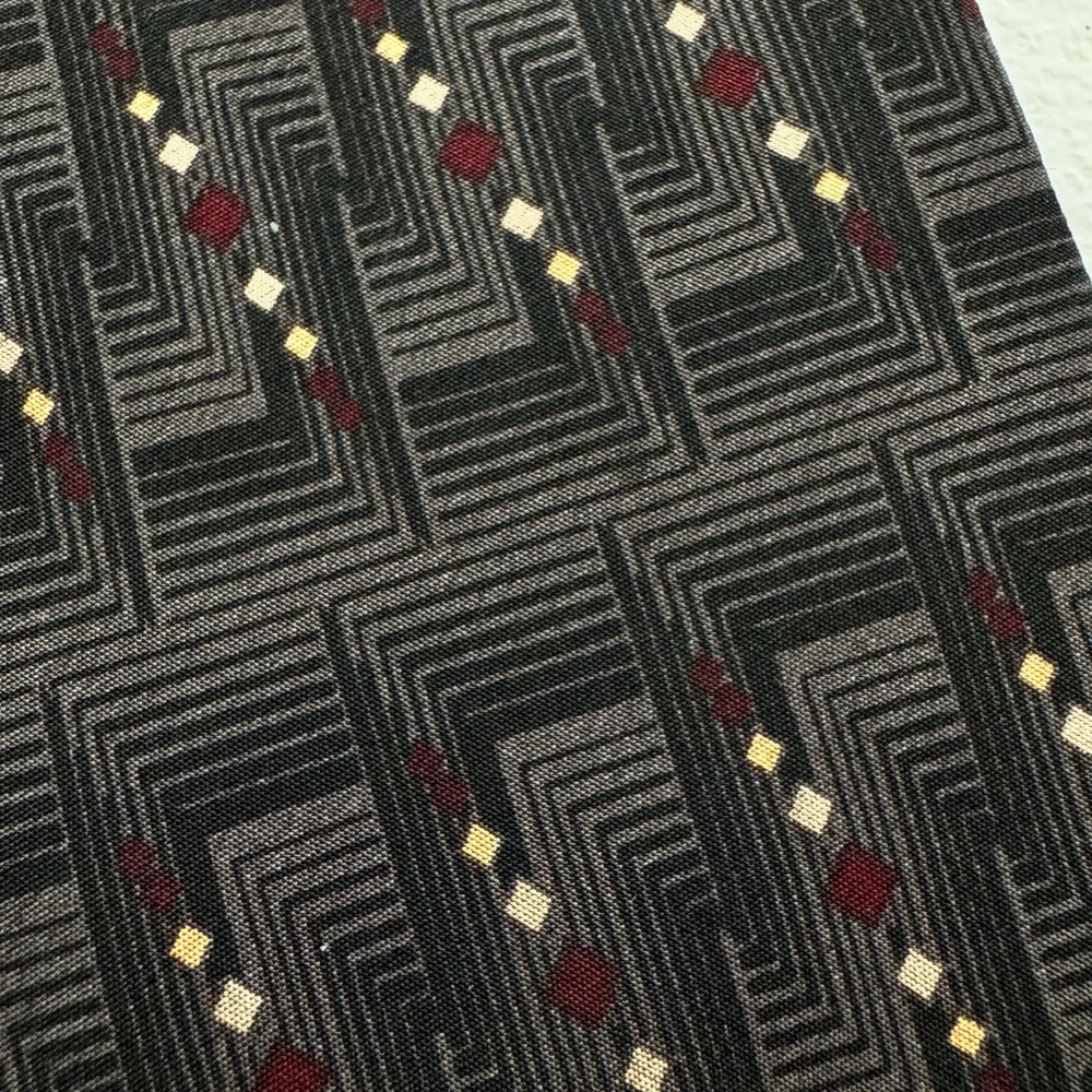 🏷️ 3/$30 Bill Blass Black Label Silk Tie Geometric Pattern Gray Burgundy Gold